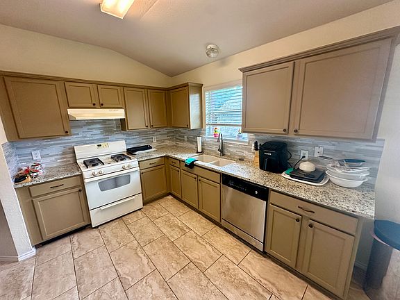 2nd image of 1012 Henderson Dr