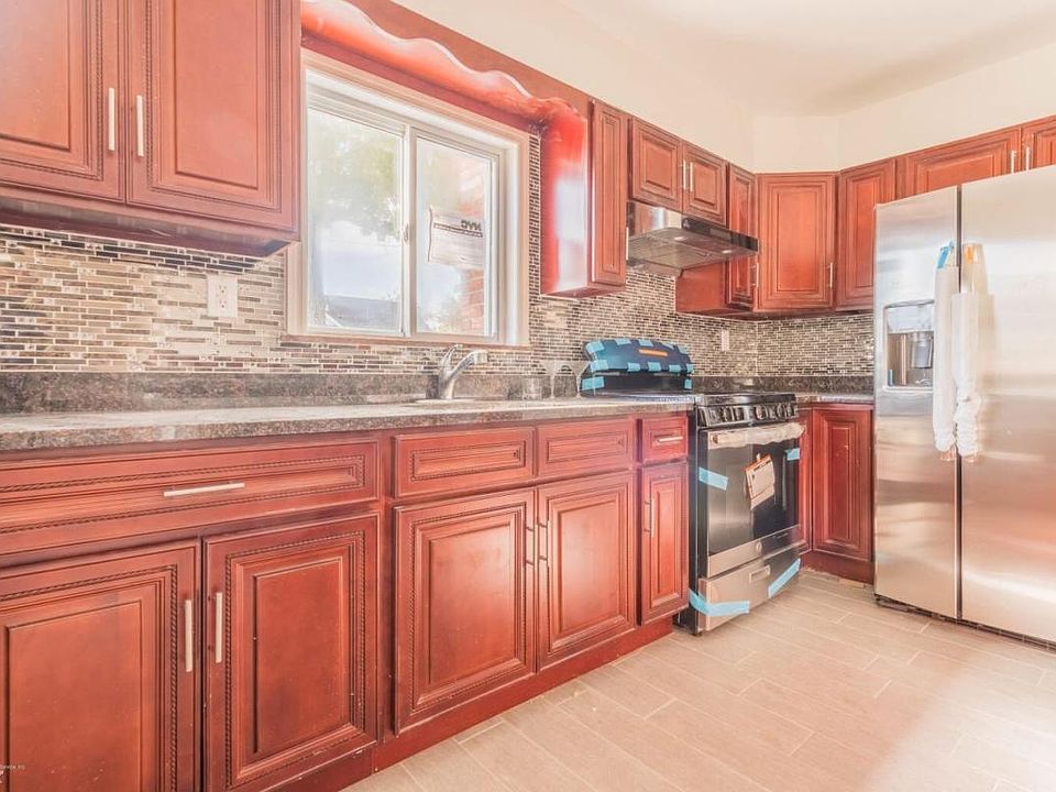 1st image of 3 Vincent Ave #1F