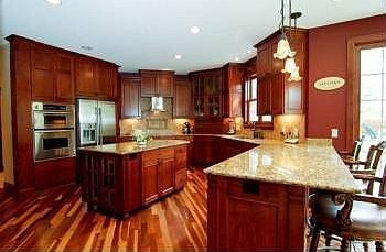 5th image of 810 Niagara Ln N