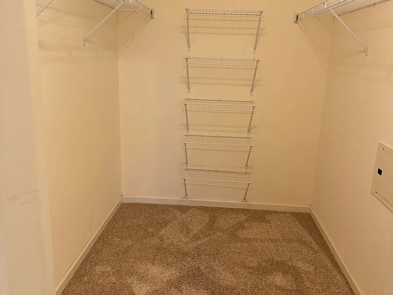 Master room walking closet.