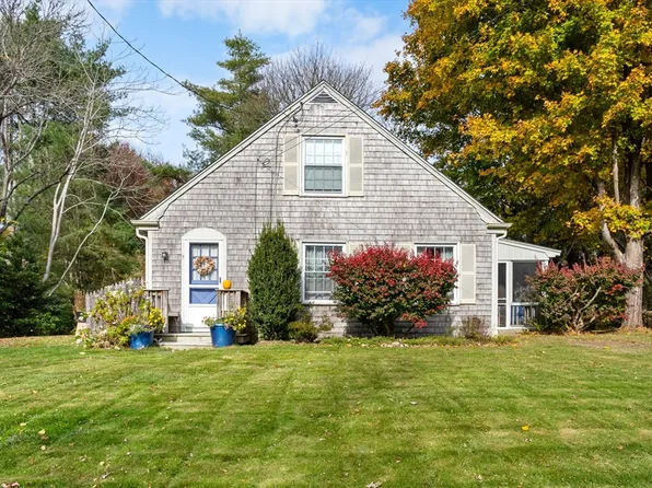 5 Captains Ln, Mattapoisett, MA 02739
