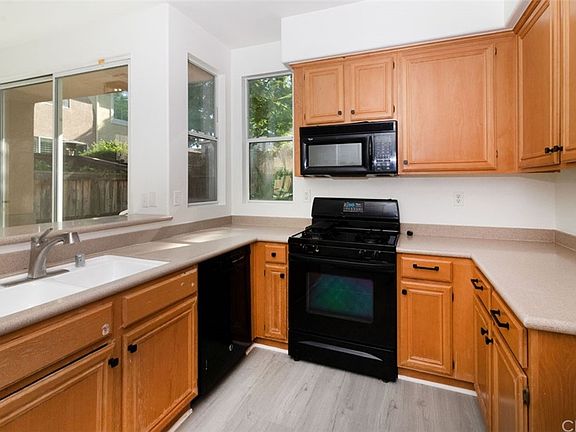 4th image of 39180 Anchor Bay Ln #B
