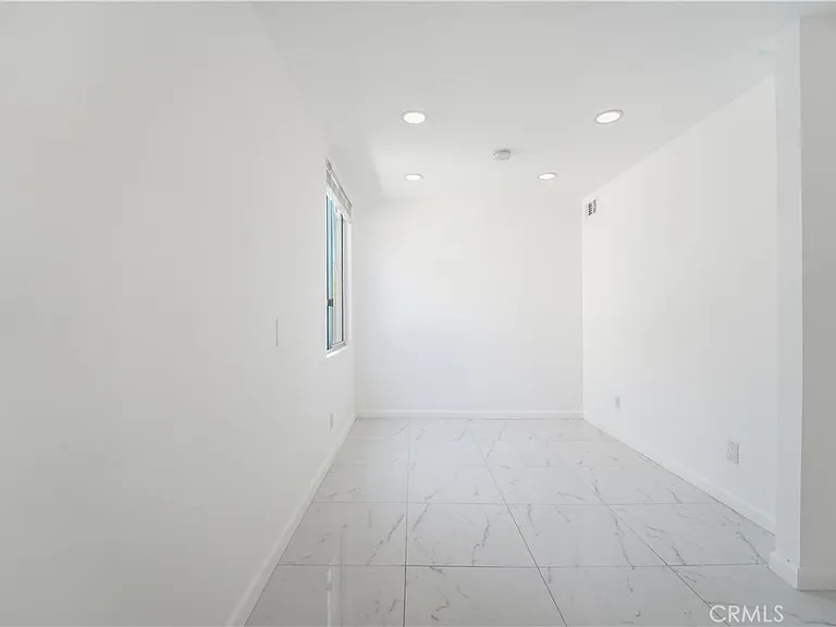 5301 Balboa Blvd #F7 — Photo 13