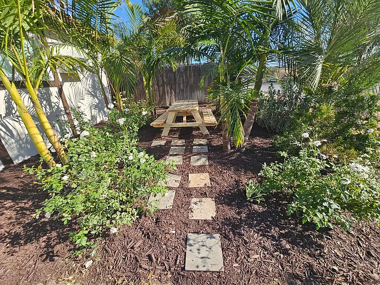 691 Graves Ave — Photo 17
