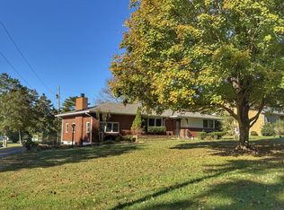 1105 N Charlotte St, Dickson, TN 37055