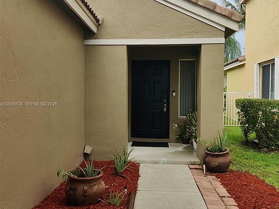 4th image of 4315 Greenbriar Ln