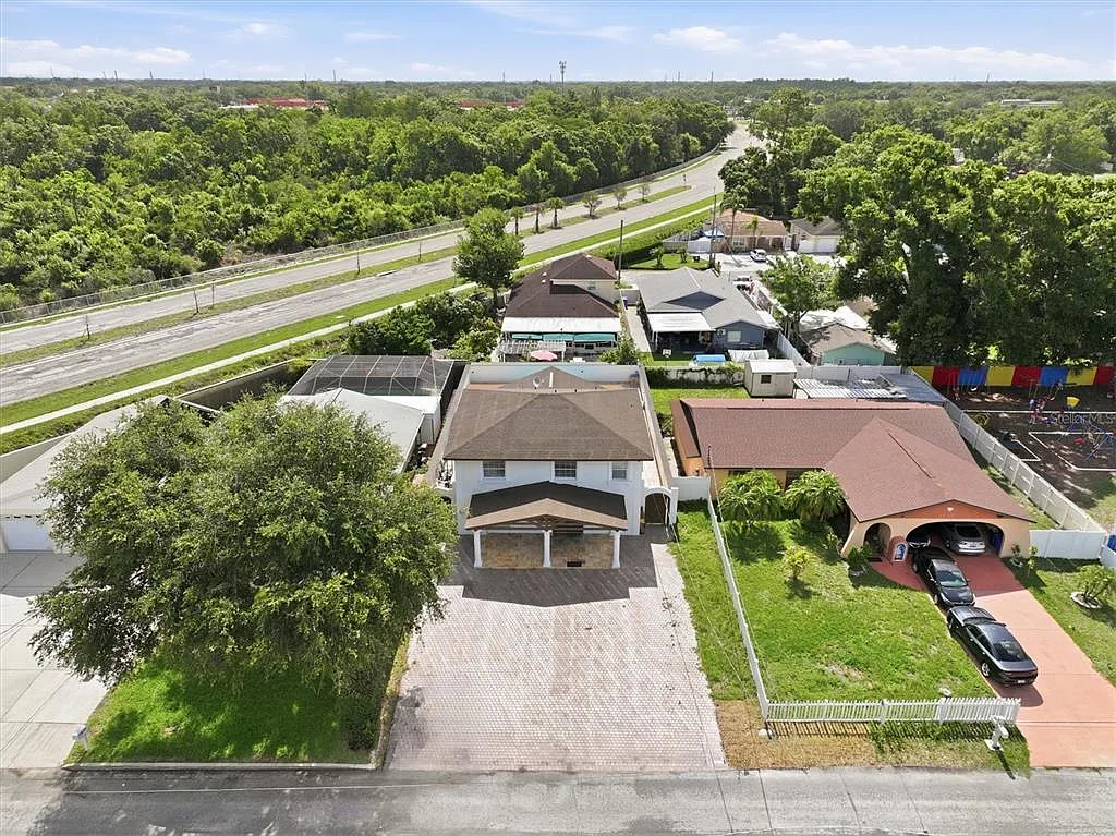 3 bed, 2.5 bath, 2000 sqft, $3,790 — Photo 4