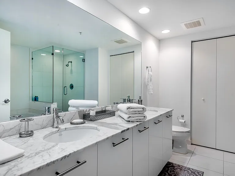 3001 Oasis Grand Blvd — Photo 18