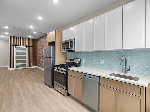 3rd image of 450 1st St Unit 5