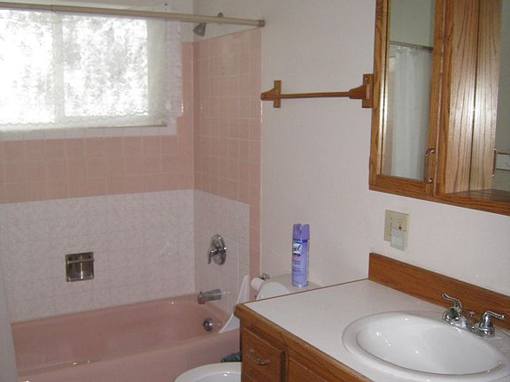 5th image of 1717 Schilling St