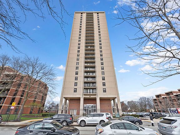 2nd image of 3001 S Michigan Ave Unit 303