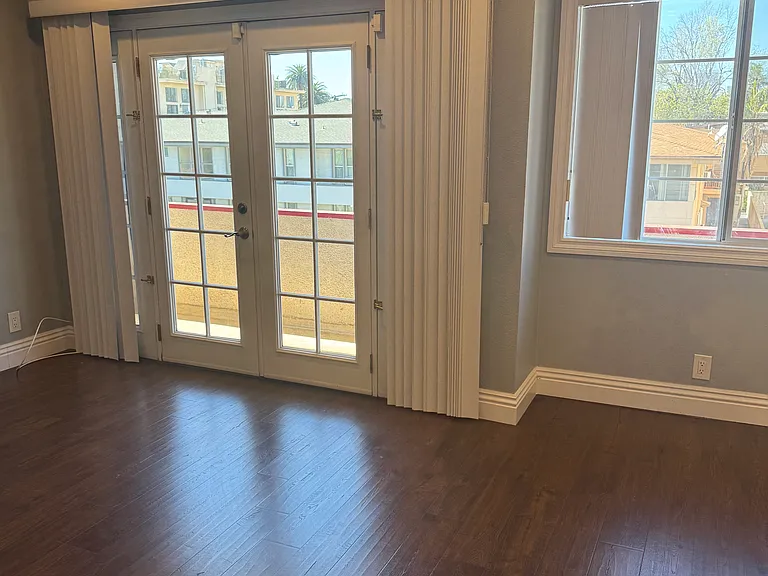 916 S Sherbourne Dr #205 — Photo 5