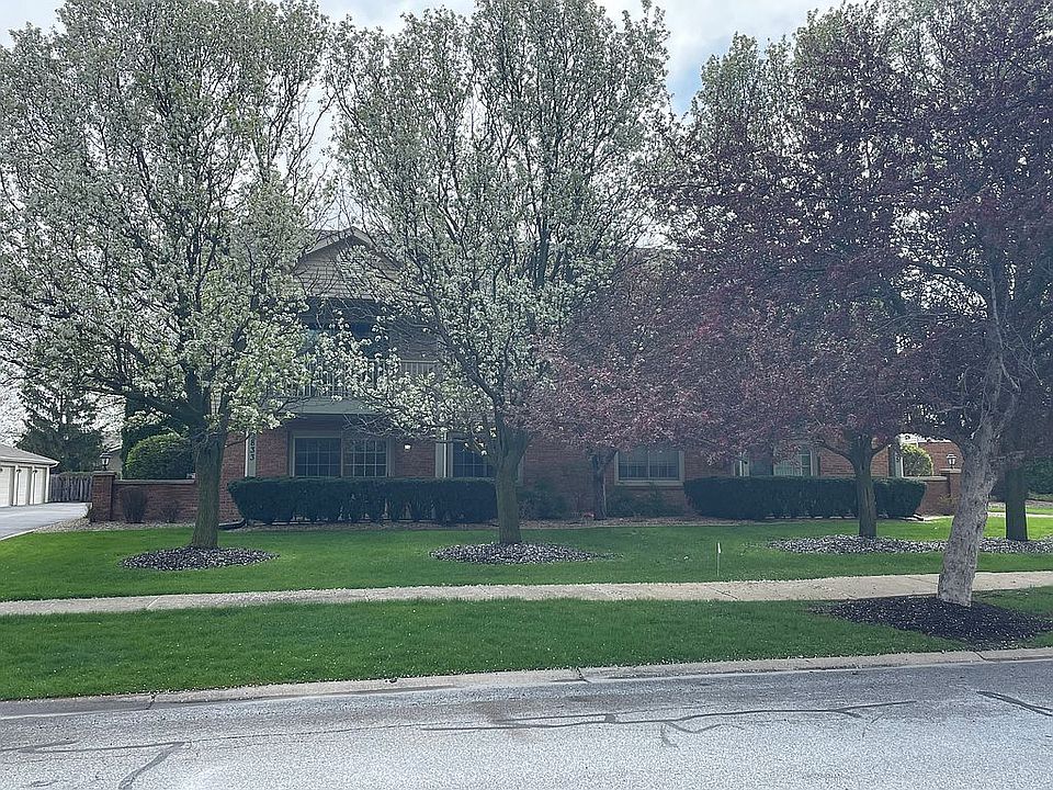 1st image of 9833 Parkway Dr
