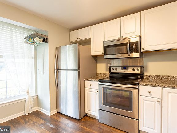 5th image of 1324 Stockett Sq