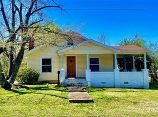 135 14th St NW, Hickory, NC 28601