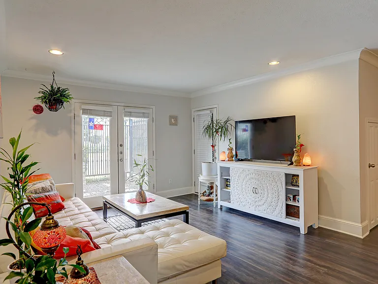 7736 Meadow Rd #102 — Photo 4