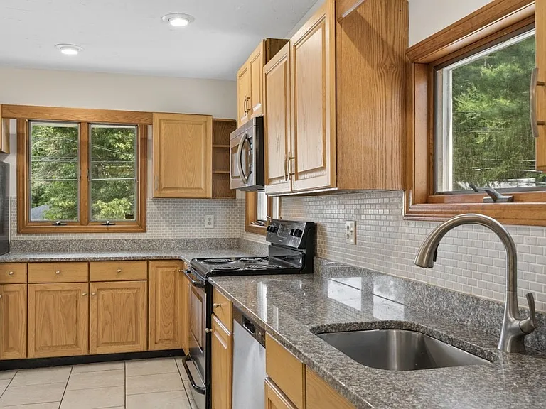 90 E Main St #2 — Photo 11