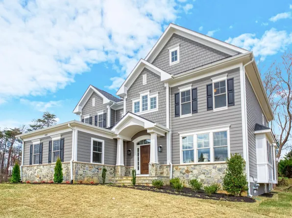 11018 Oakton Rd, Oakton, VA 22124
