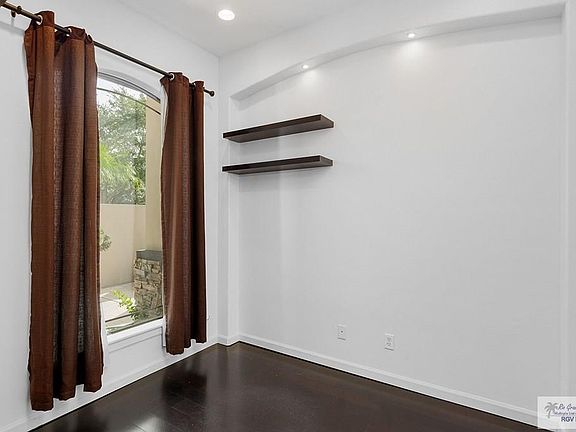3rd image of 4417 Park Bnd