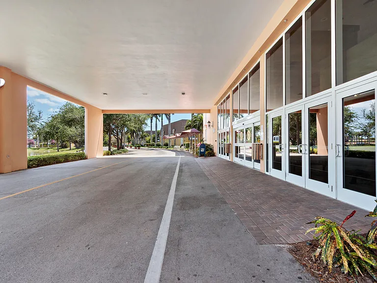 220 Seville Ct #J — Photo 23