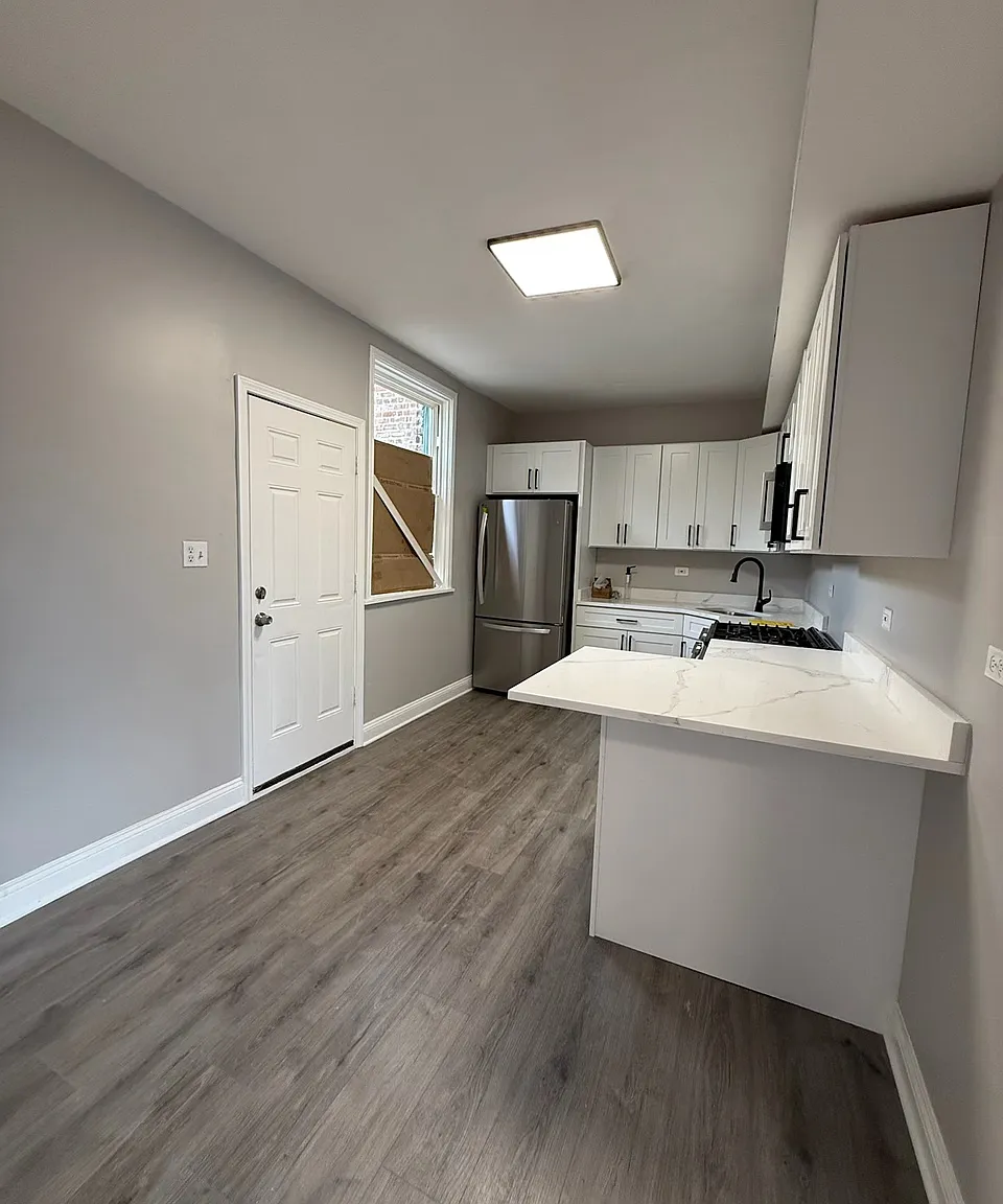 3 bed, 1300 sqft, $2,050 — Photo 1