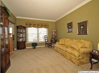 4 Mason Dr, Cream Ridge, NJ 08514