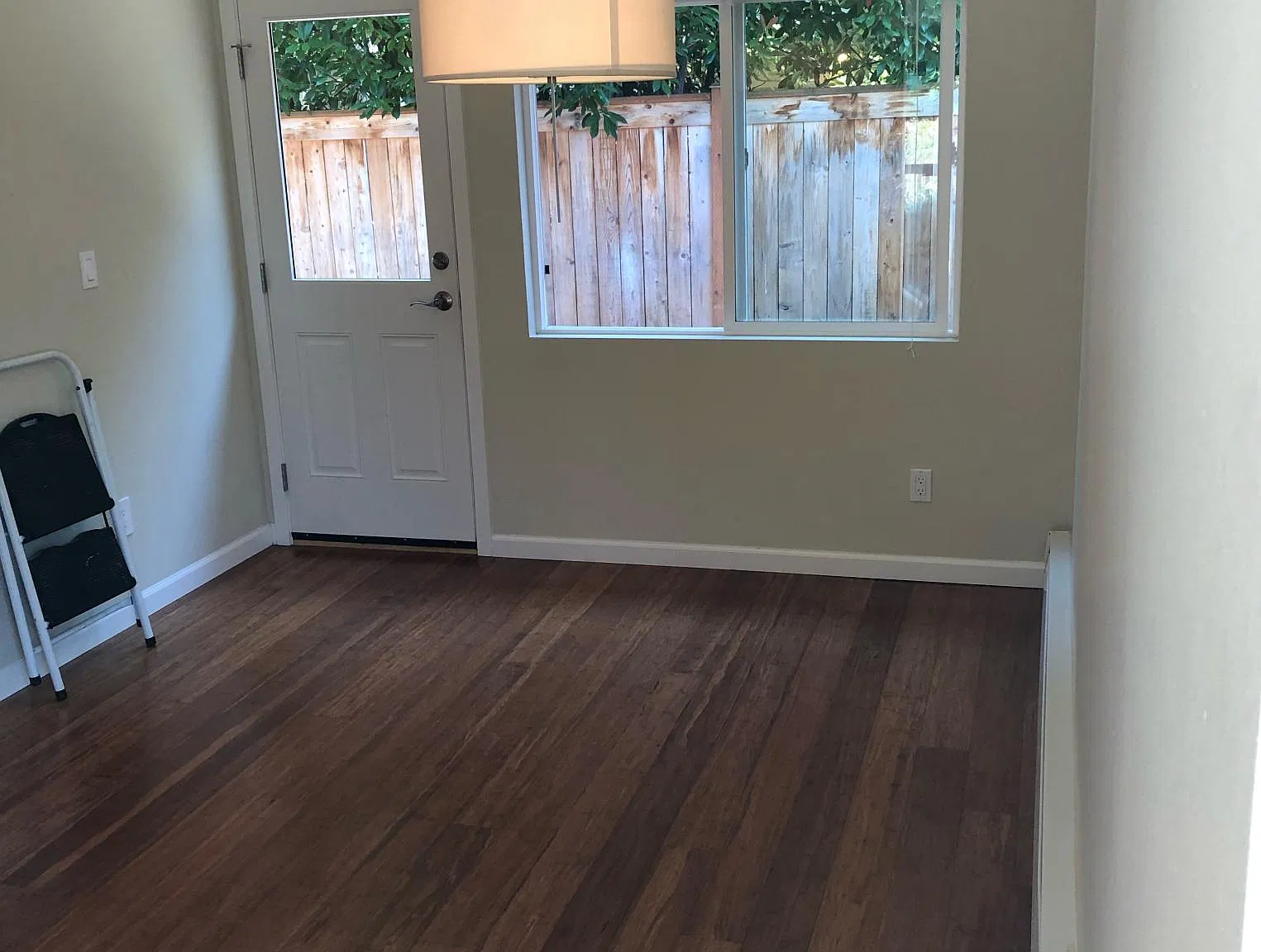 604 Glen St — Photo 4