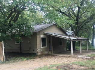 1026 Alvarado St, Cleburne, TX 76031