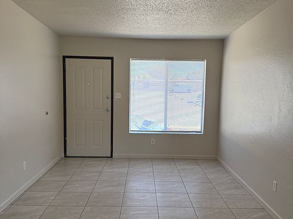 3rd image of 1186 W Kings Ln #3