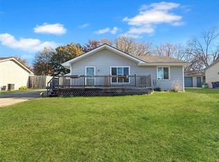 8315 Warren Dr, Des Moines, IA 50320