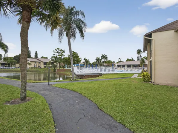 327 Pine Ridge Circle #A-1, Greenacres, FL 33463