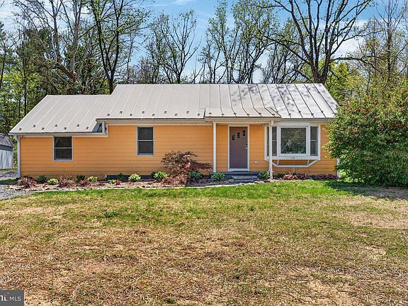 2nd image of 202 Lake Arrowhead Rd