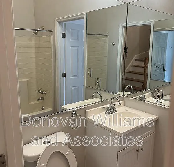 135 E Wilson Ave #E — Photo 14