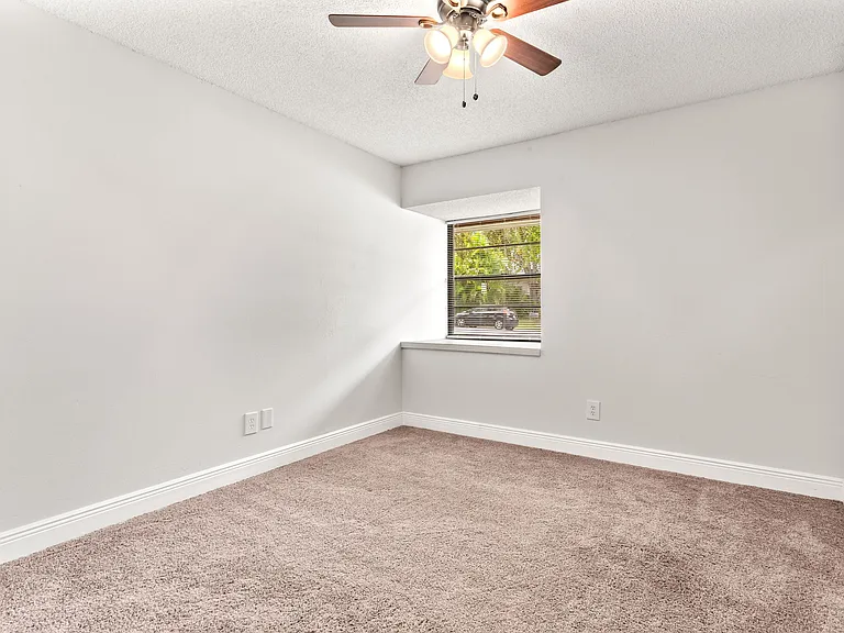1500 Walnut St — Photo 17