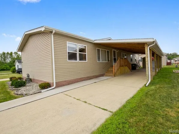 13451 Mapleview St, Carleton, MI 48117