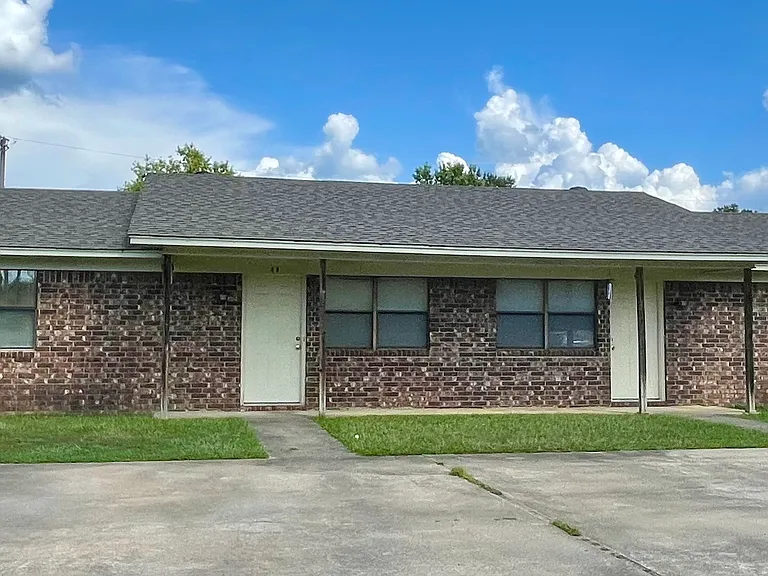 4 Bradley Cir #B — Photo 1