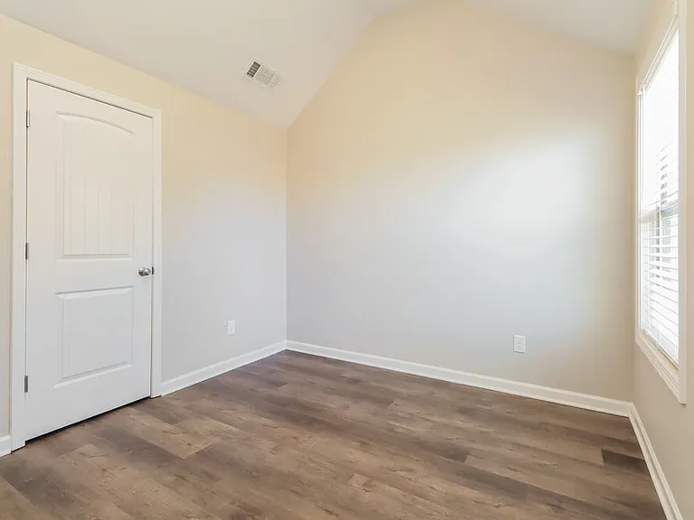 450 Louise Way — Photo 14