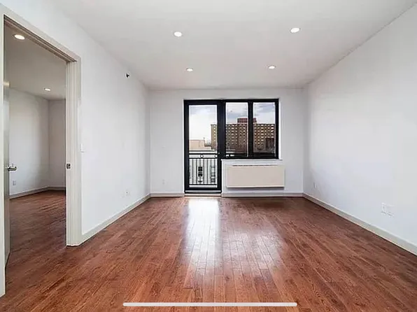 57 Graham Avenue image 1 of 7