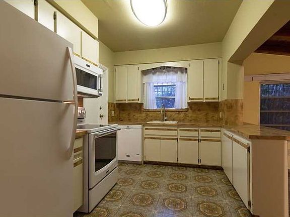5th image of 837 Tangier St