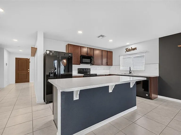 1097 Augustus Dr — Photo 6