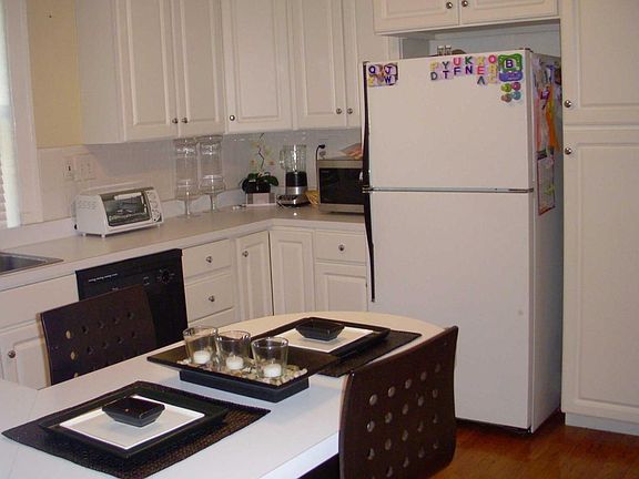 2nd image of 1016 E Linden Ave