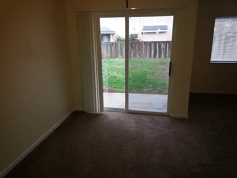 492 Autumn Ave — Photo 7