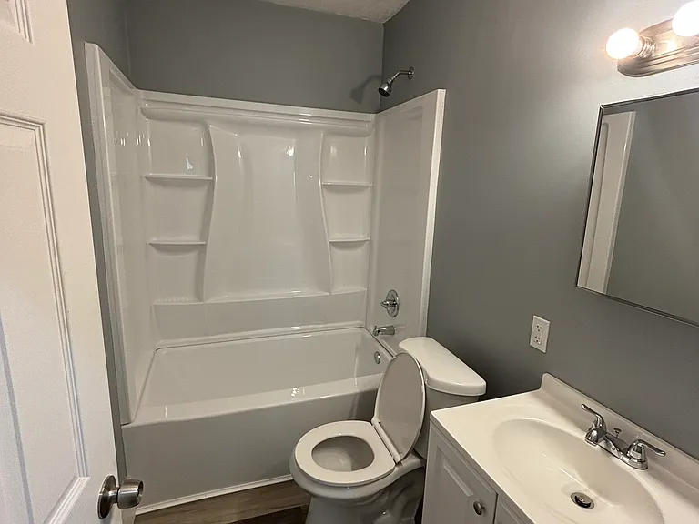 837 Leonard St — Photo 10