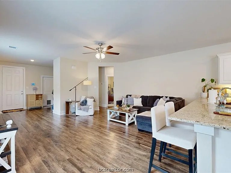 918 Fork Ct — Photo 4
