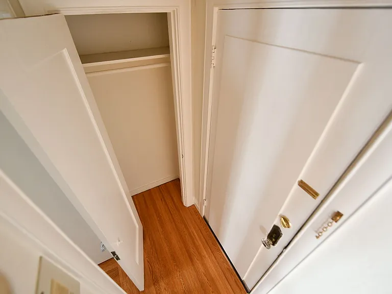 832 York St — Photo 10
