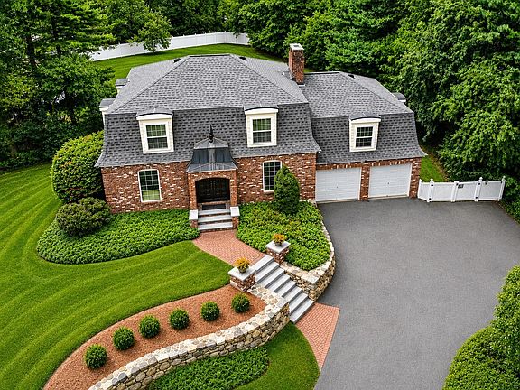 2nd image of 52 Brentwood Rd