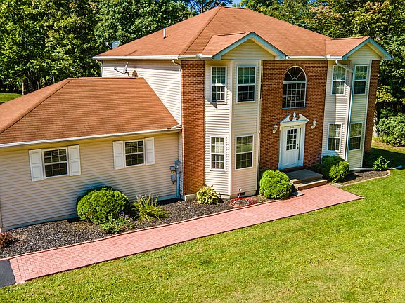 2nd image of 144 Ruby Ct