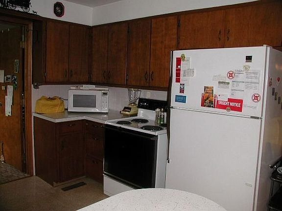 5th image of 320 Pleasant St E