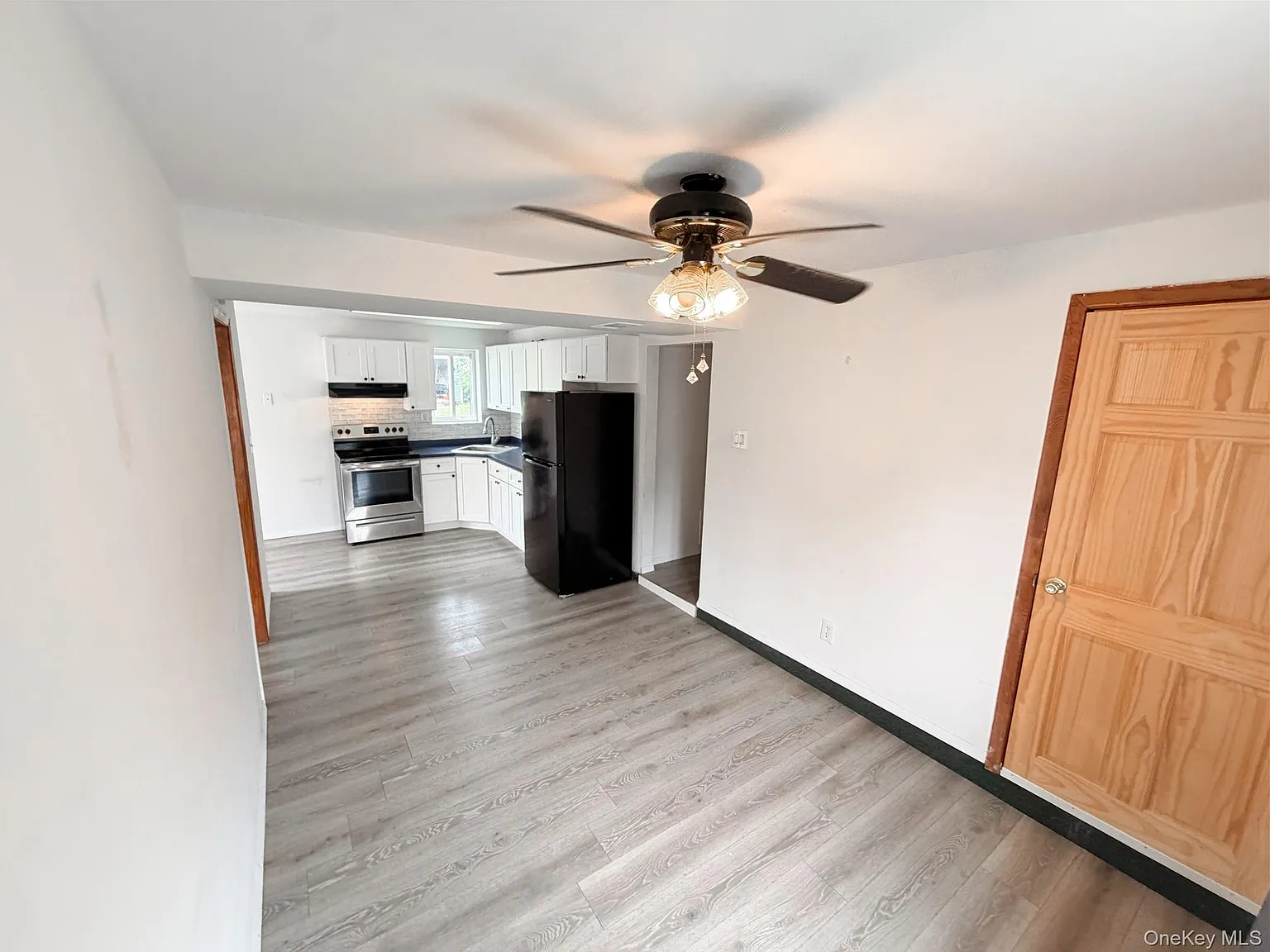 2 bed, 1.0 bath, 2242 sqft, $2,500 — Photo 4