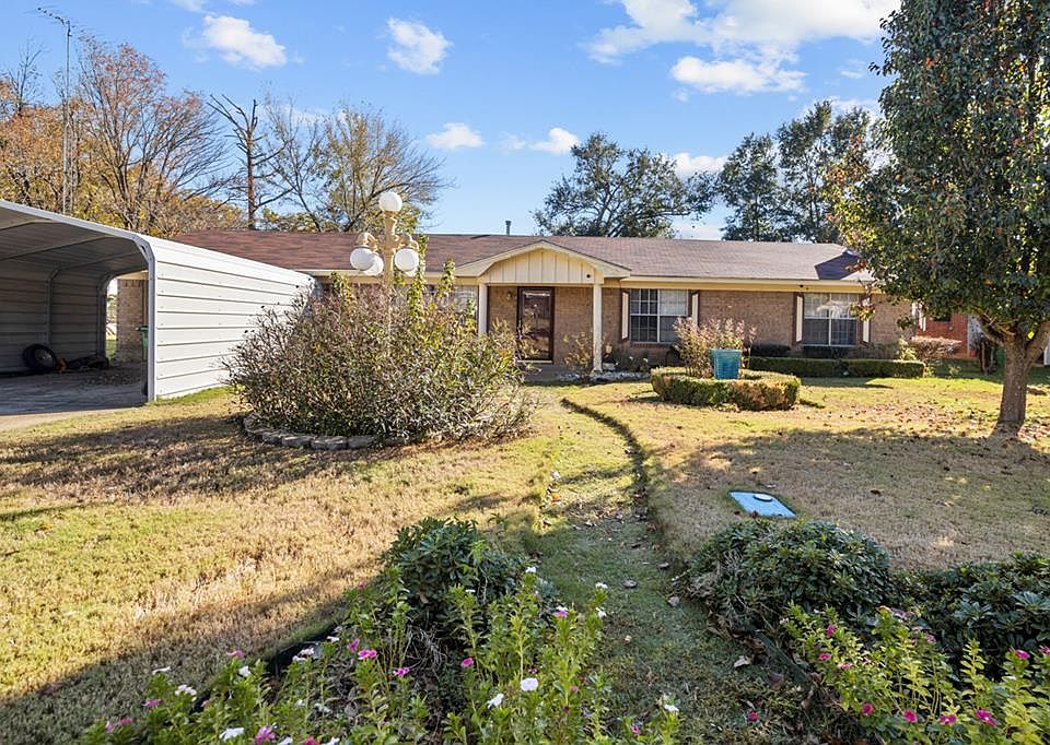 1st image of 210 Crest Dr